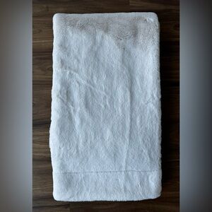 New Adrienne Landau Cream Luxury Faux Fur Throw Blanket